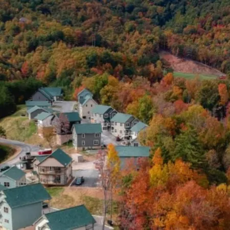 Shelter Me - 5 Miles To Dollywood , Hot Tub, Wi-Fi, Game Room